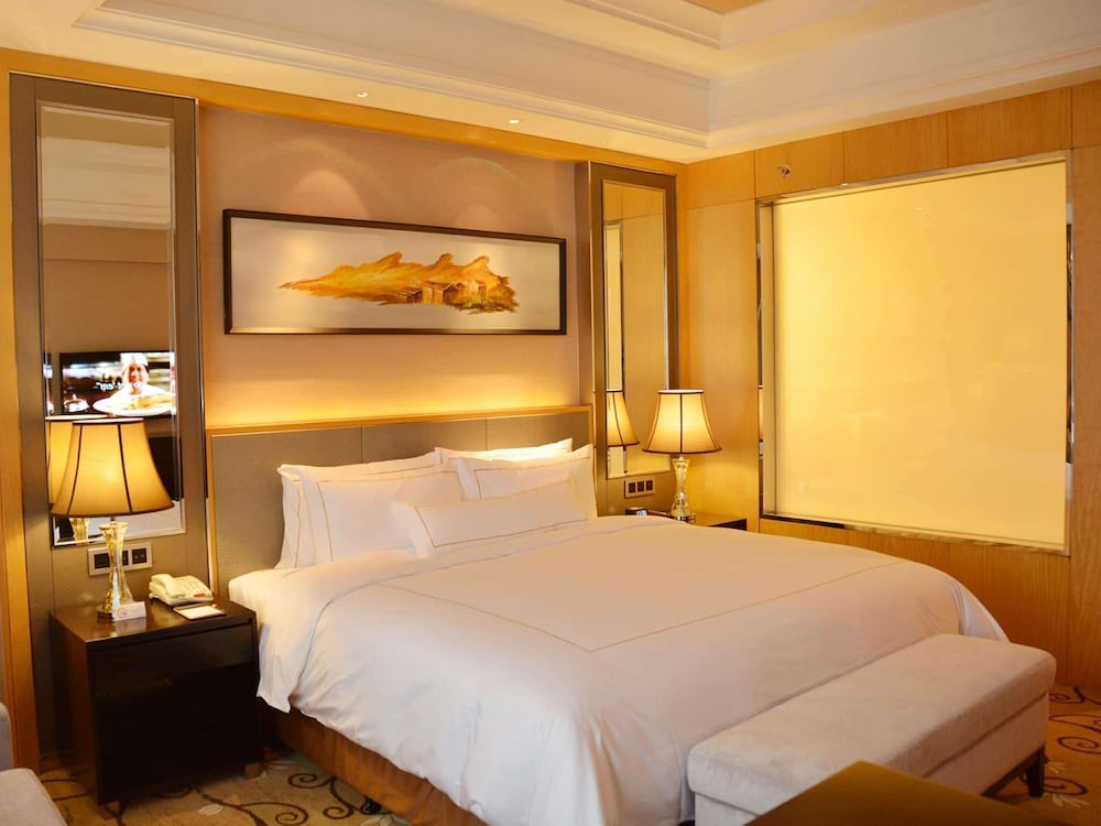 Executive Room, 1 King Bed, Smoking