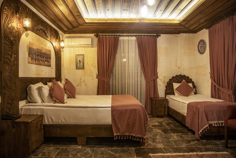 Deluxe Triple Room (Private Garden) - Photo 2