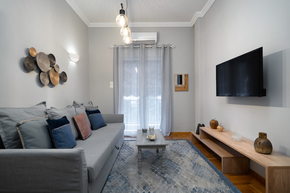 Apartment (X) photo 1