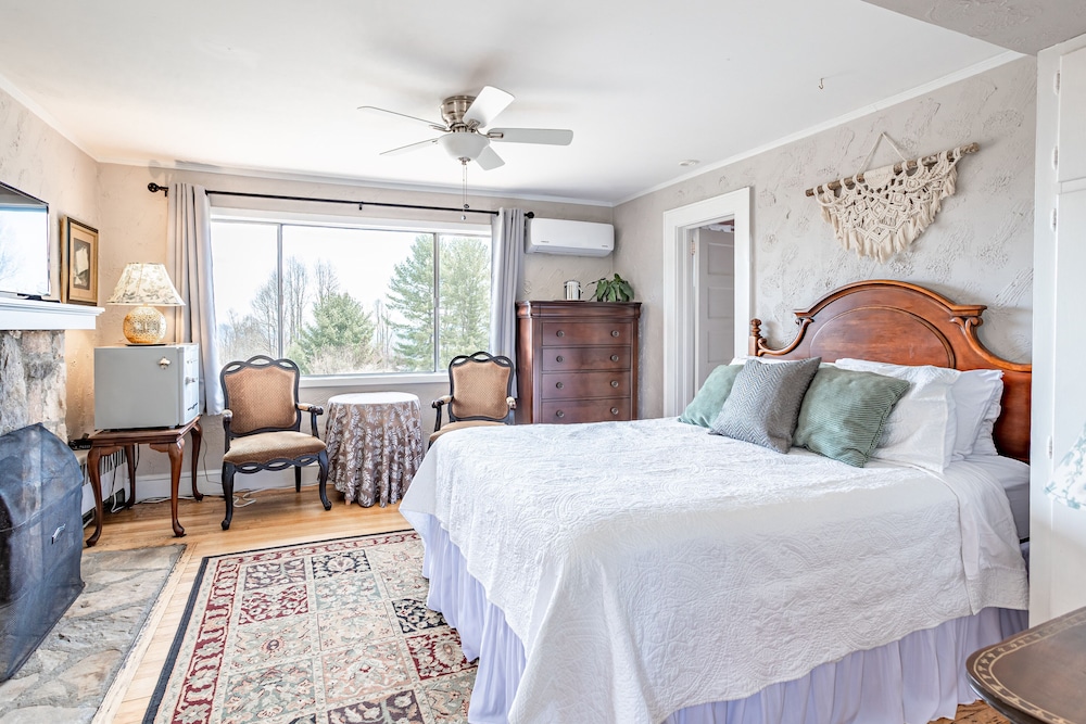 Plum Pretty Room