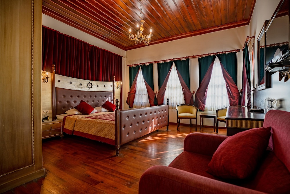 Deluxe Double or Twin Room - Photo 10
