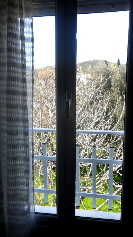 Basic Double Room, 1 Double Bed (No Balcony) photo 2