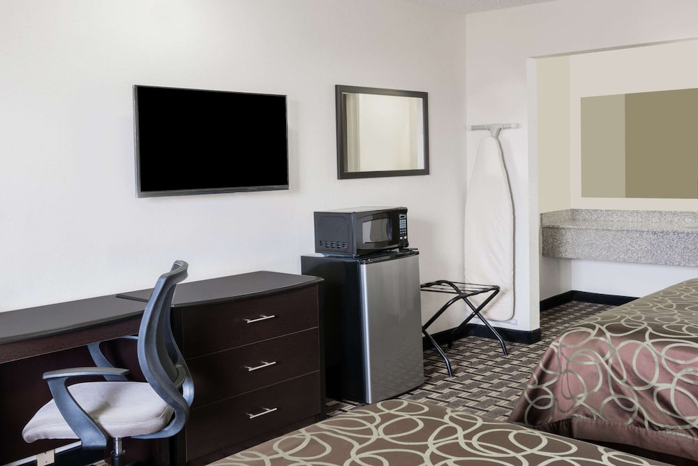 Room, 1 King Bed - Photo 2