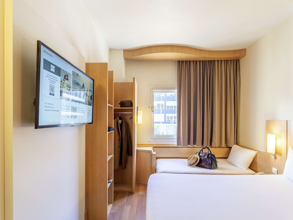Room, Multiple Beds - Photo 5