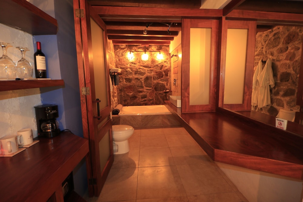 Exclusive Suite, Lake View photo 2