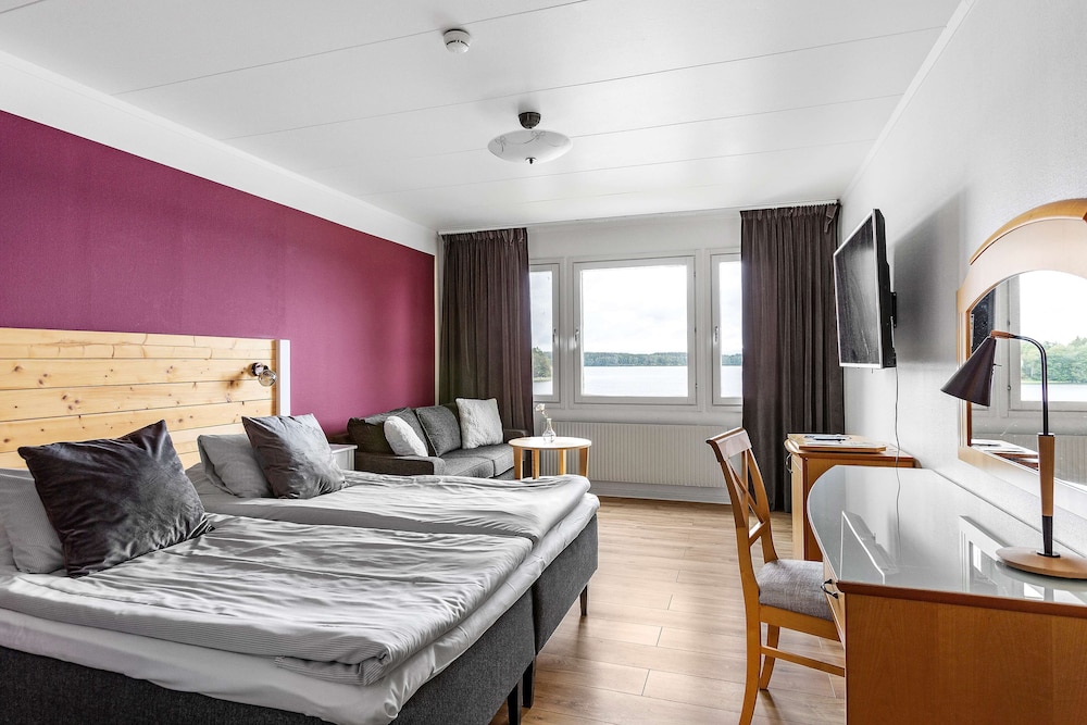 Standard Room, 1 King Bed, Non Smoking, Sea View photo 1