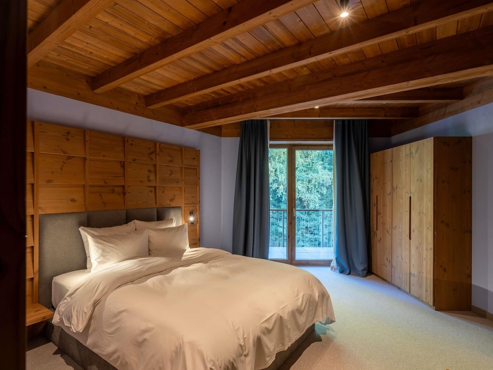 Swiss, Executive Apartment