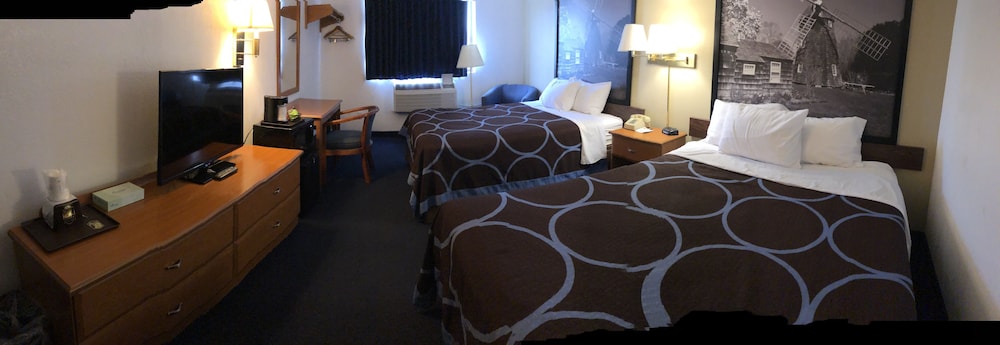 Standard Room, 2 Queen Beds - Photo 4