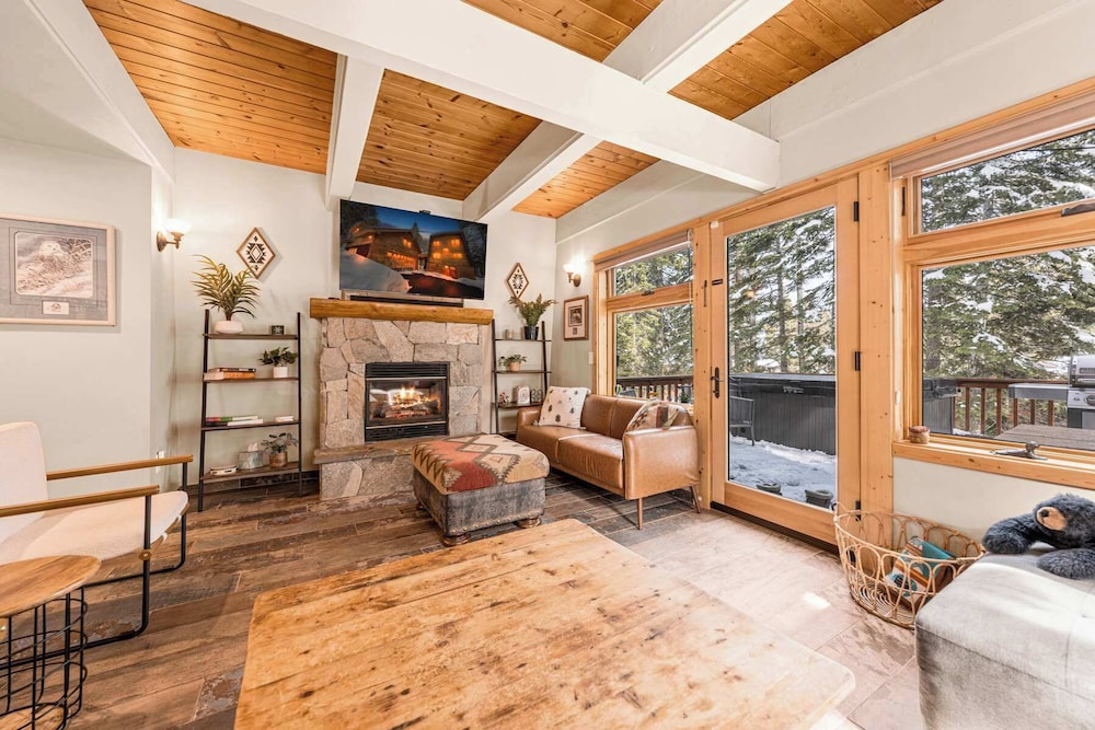 House, Multiple Beds, Hot Tub, Mountain View (Tahoe City Retreat)