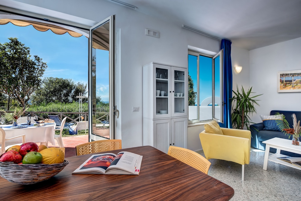Deluxe Apartment, 3 Bedrooms, Balcony, Sea View - Photo 4