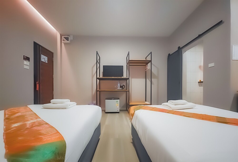 Standard Double or Twin Room - Photo 17