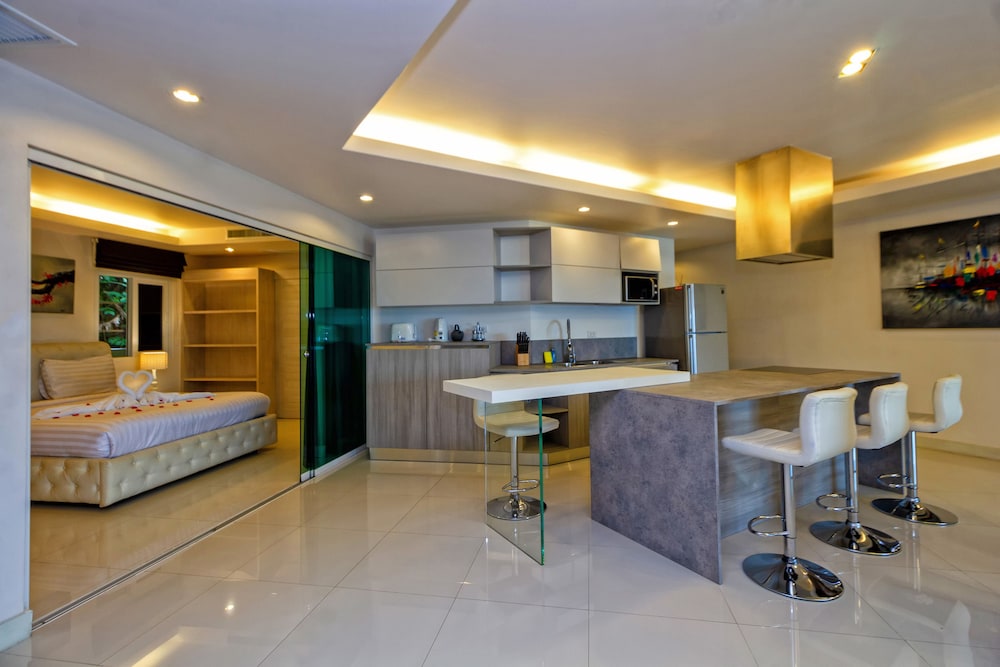 Royal Penthouse, 2 Bedrooms, Ensuite, Oceanfront photo 2