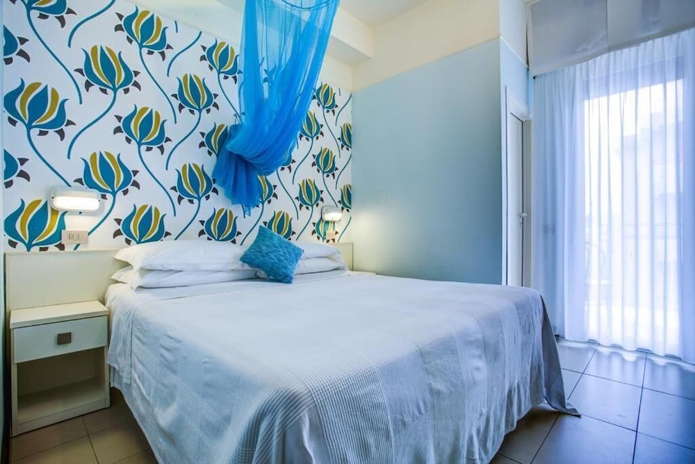 Basic Double or Twin Room, Balcony photo 3