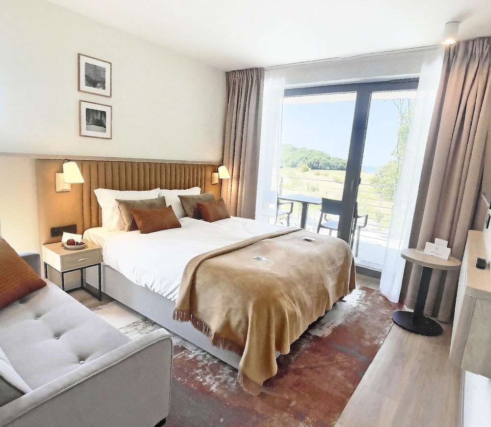 Classic Apartment, 2 Bedrooms, Terrace, Sea Facing