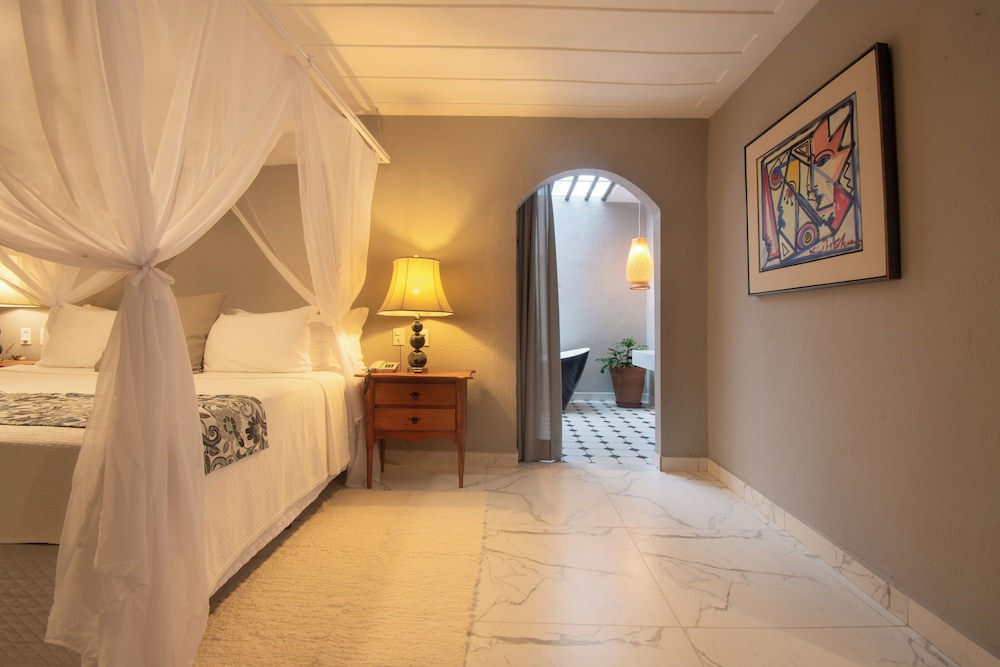 Suite, Bathtub, Partial Ocean View photo 2