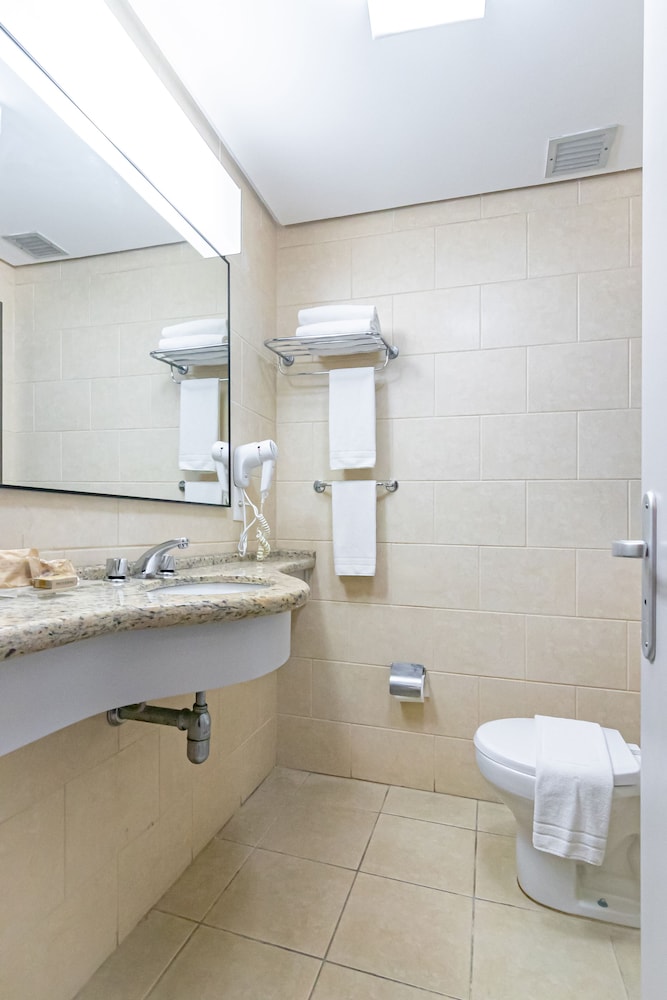 Standard Room, 2 Double Beds - Photo 7