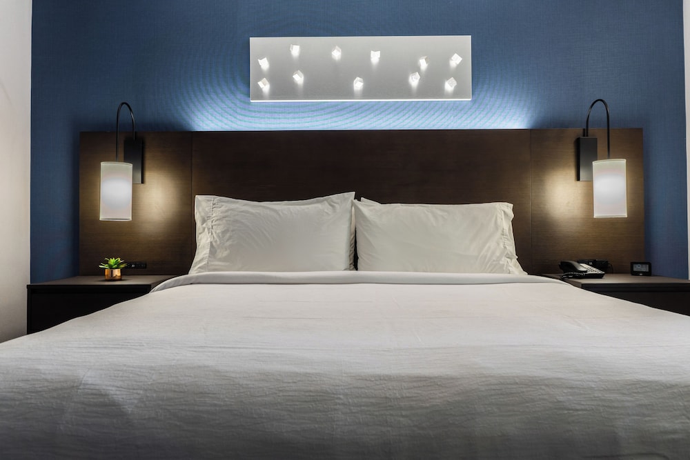 Suite, 1 King Bed, Accessible, Non Smoking - Photo 3