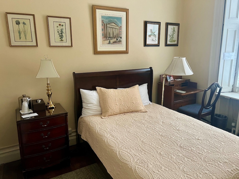 Standard Single Room, Shared Bathroom photo 1