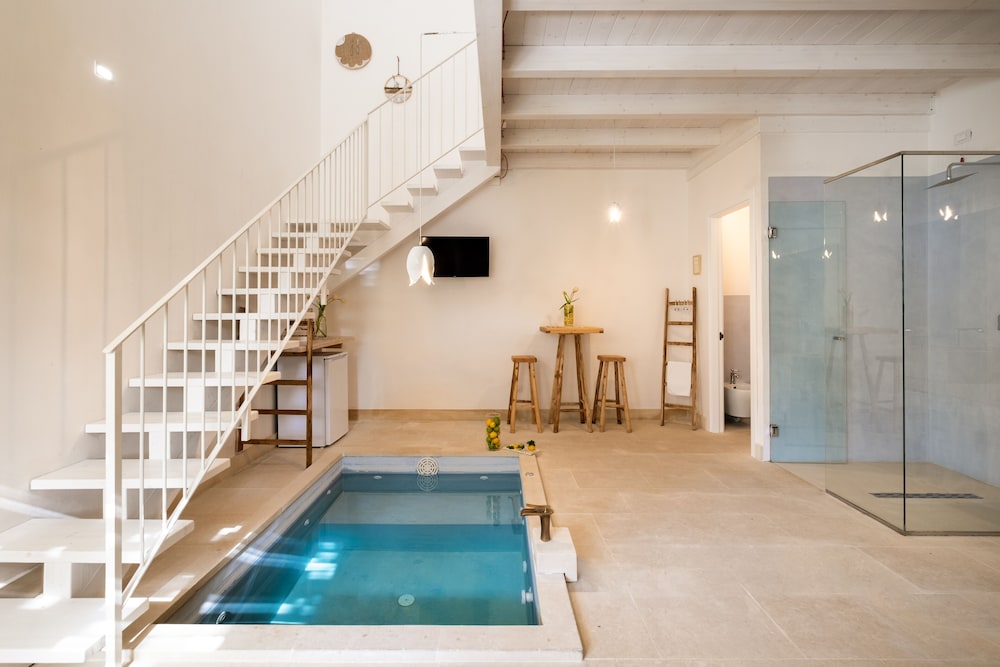 Suite, Hot Tub (4 Prs) - Photo 15