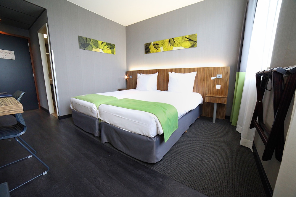 Superior Room, 2 Twin Beds, Non Smoking - Photo 6