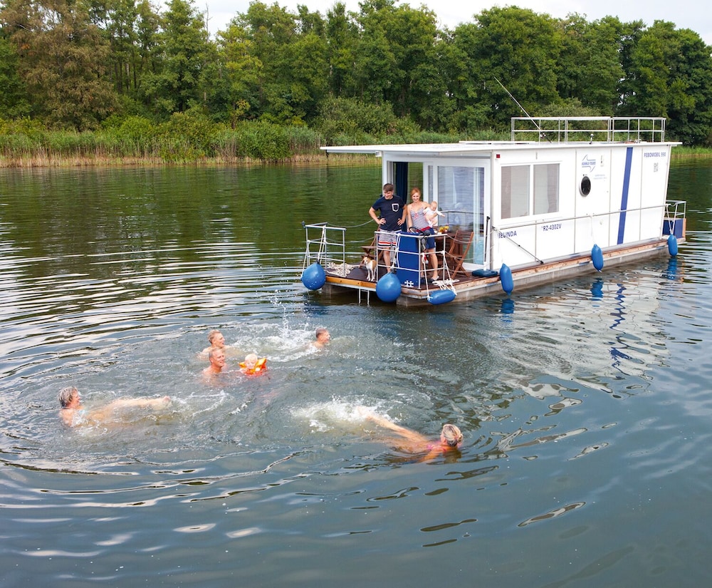 Febomobil 990 - Barrier-Free Houseboat photo 3