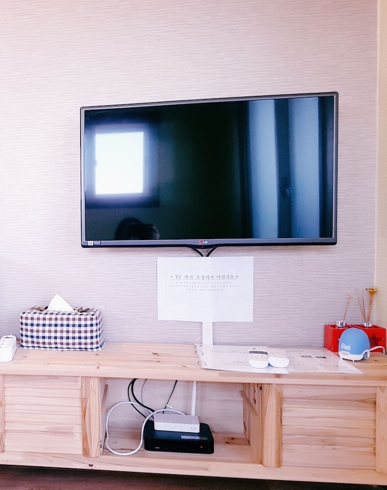 Family Double Room, 1 Queen Bed (1 person) photo 2