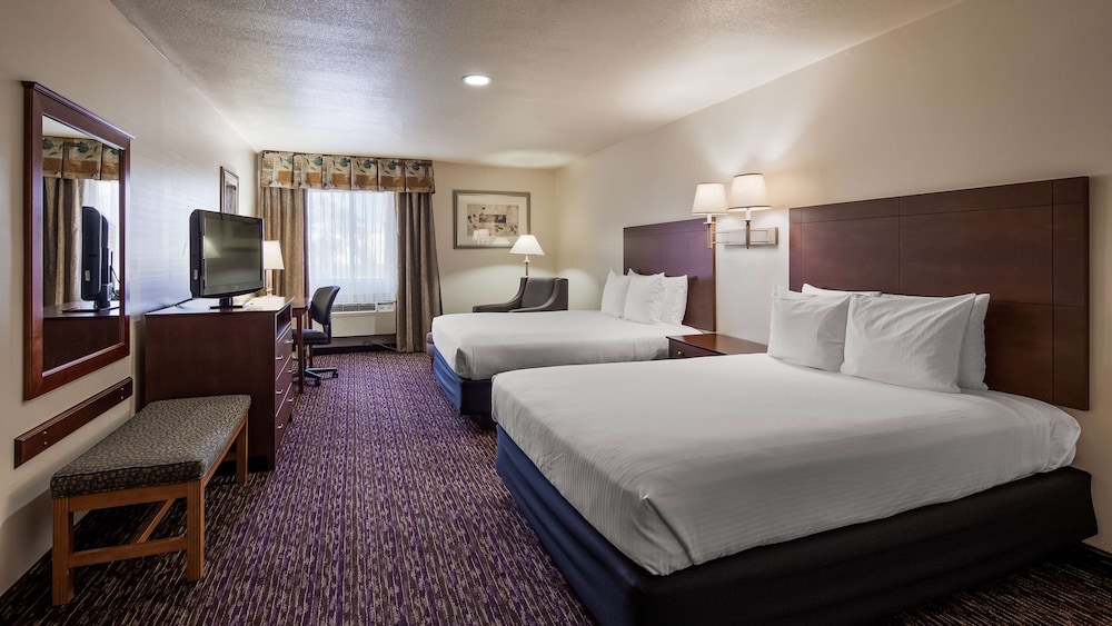 Standard Room, 2 Queen Beds, Non Smoking, Refrigerator & Microwave photo 2