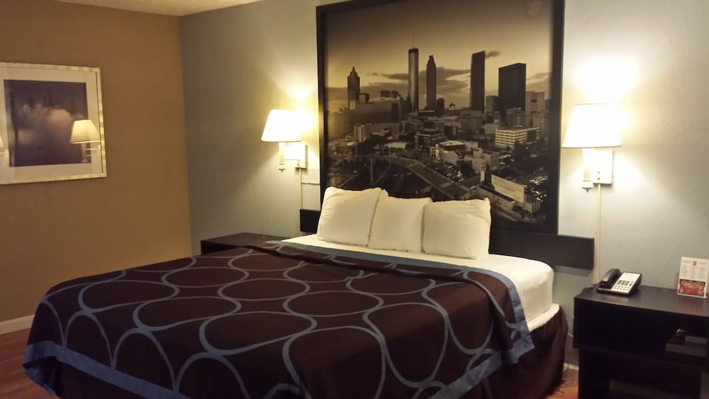 Room, 1 King Bed, Smoking - Photo 3