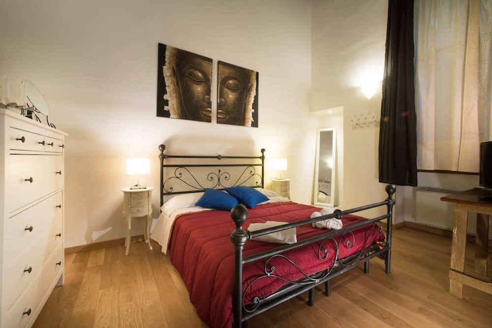 Basic Loft, 1 Queen Bed with Sofa bed