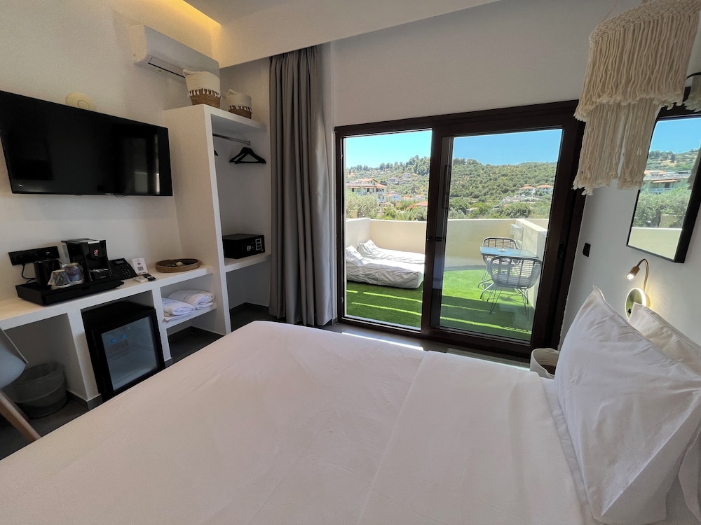 Superior Double Room, Hill View photo 2