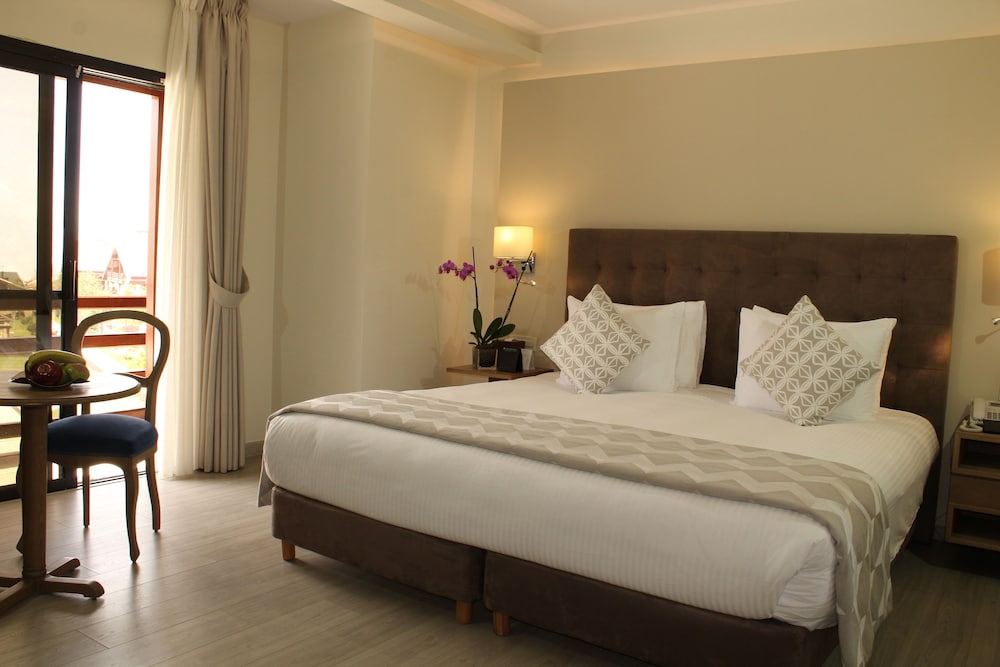 Classic Room, 1 King Bed - Photo 1