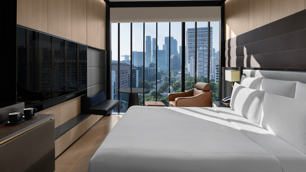 Classic Room, 1 King Bed, River View (Business Lounge Access)