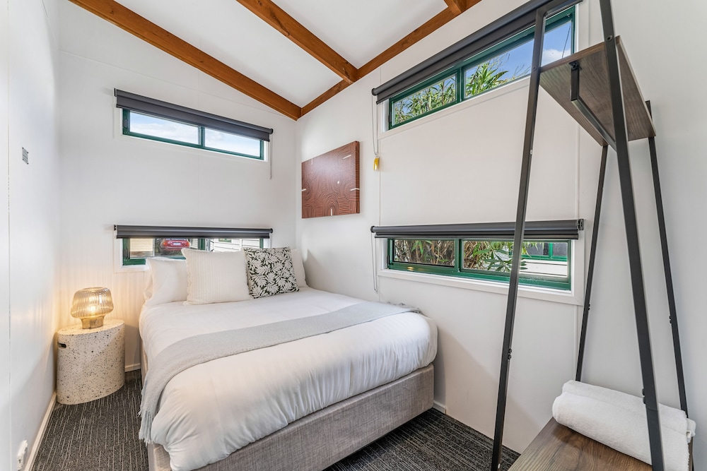 Deluxe Cabin (2BR) - Sleeps 4 photo 3