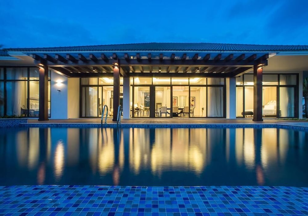 Villa, 6 Bedrooms photo 3