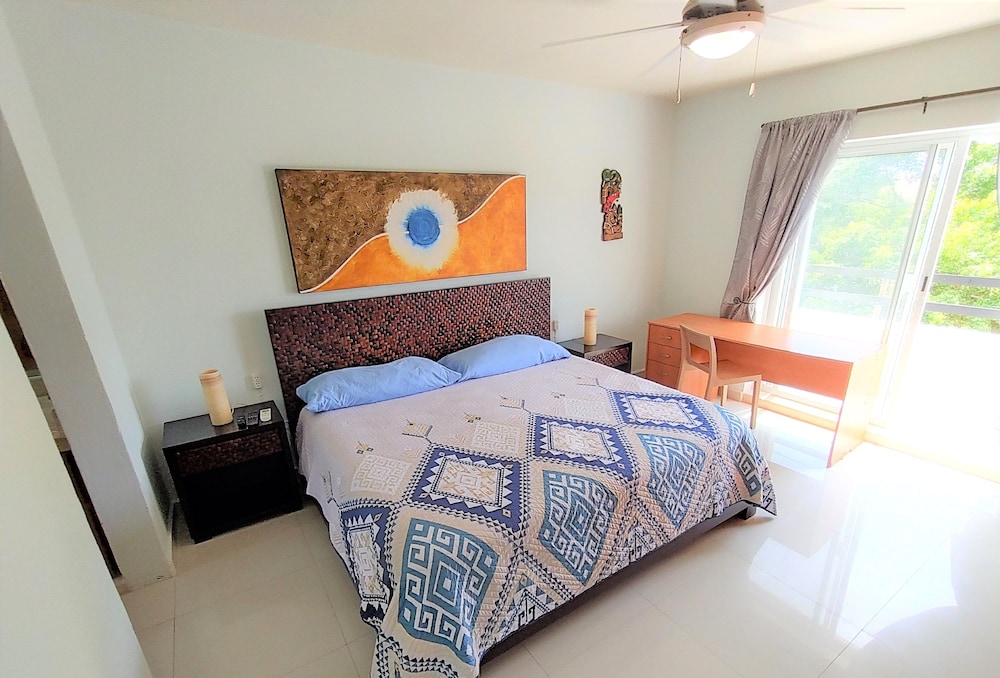 Standard Room, 1 King Bed, Non Smoking, Garden View