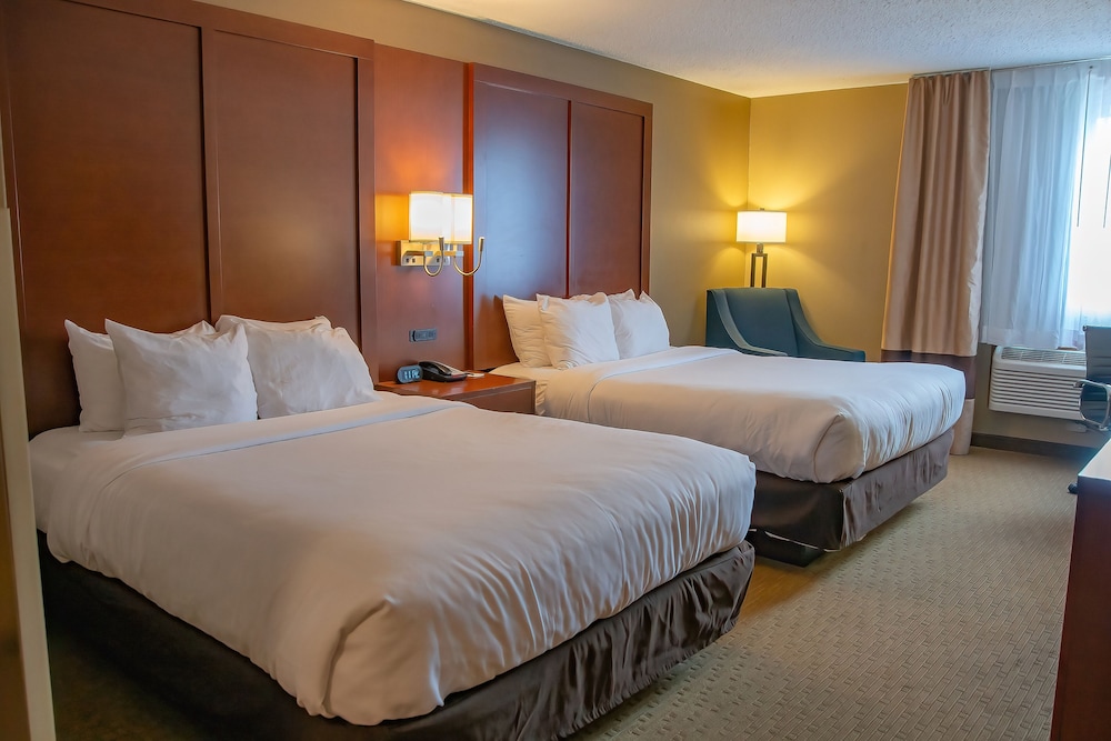 Suite, Multiple Beds, Non Smoking (Upgrade) - Photo 2