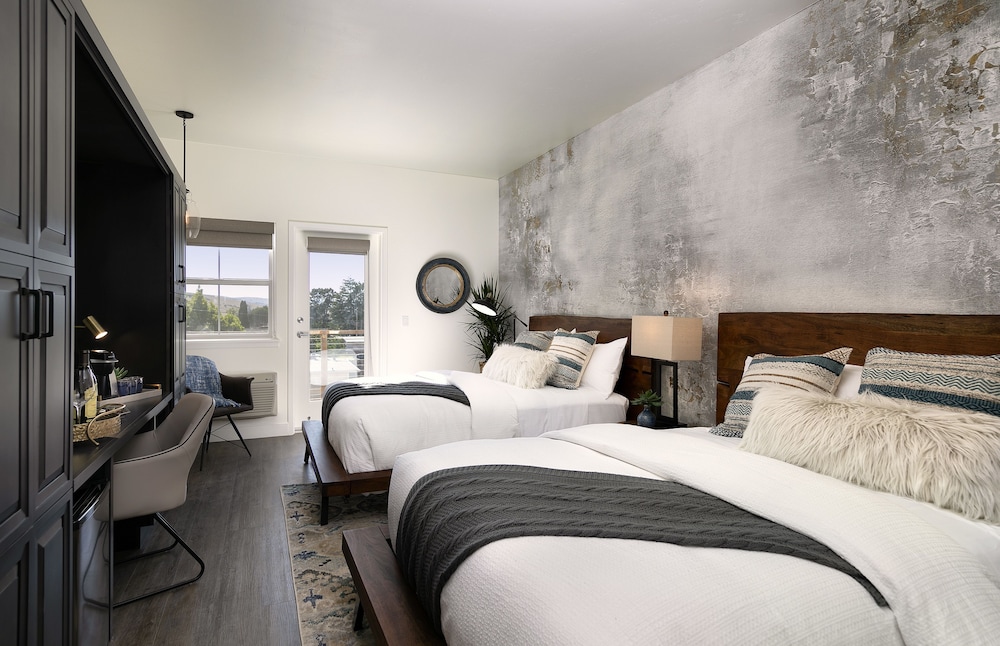 Deluxe Room, 2 Queen Beds