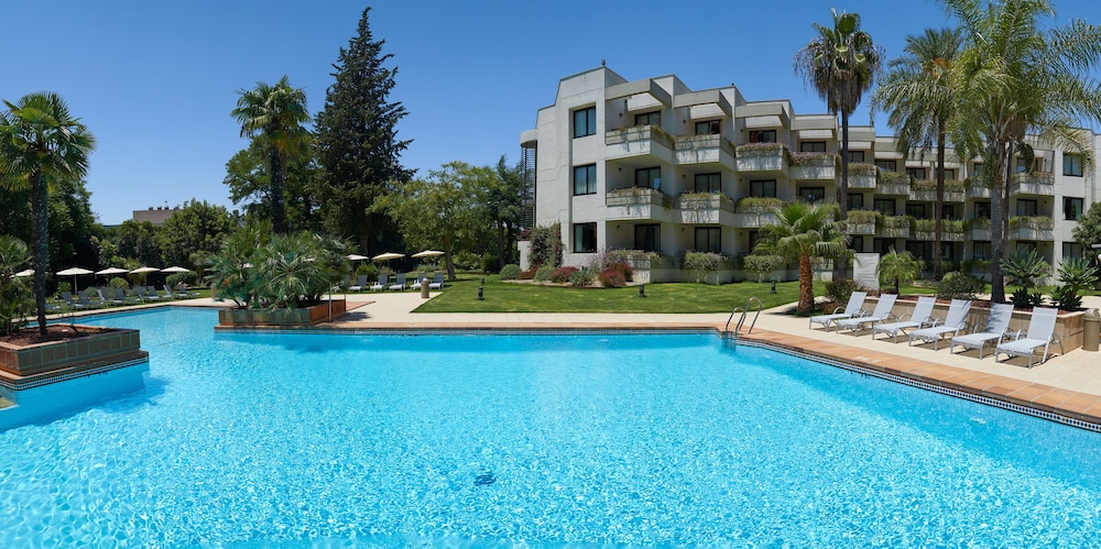 Double Room, Pool View - Photo 4