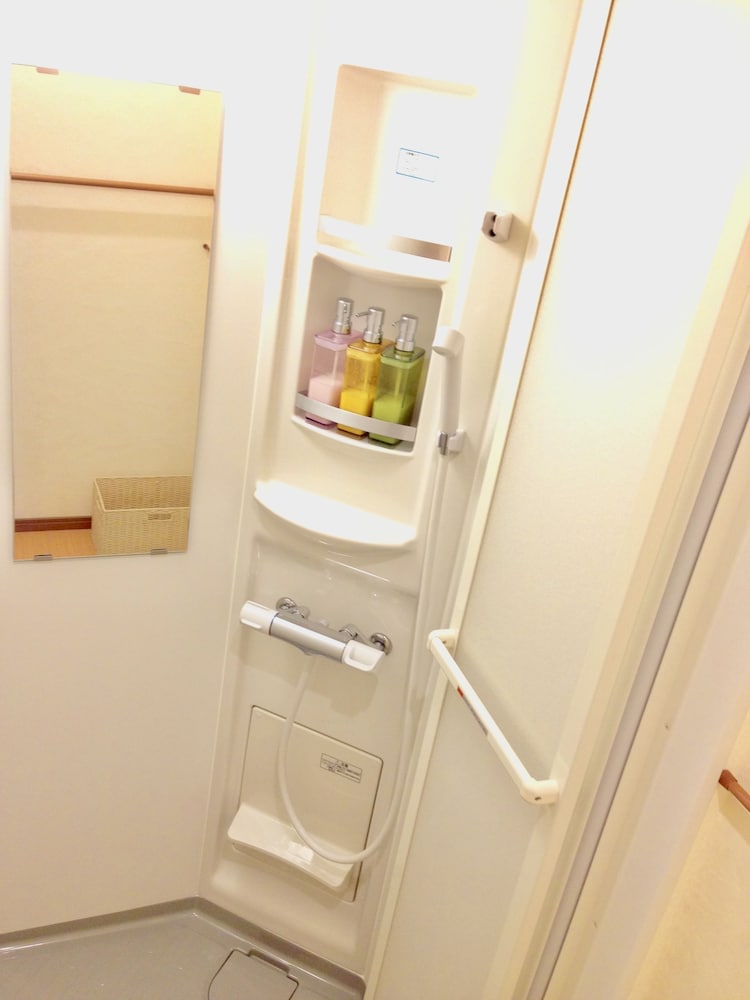 Room (B) photo 2