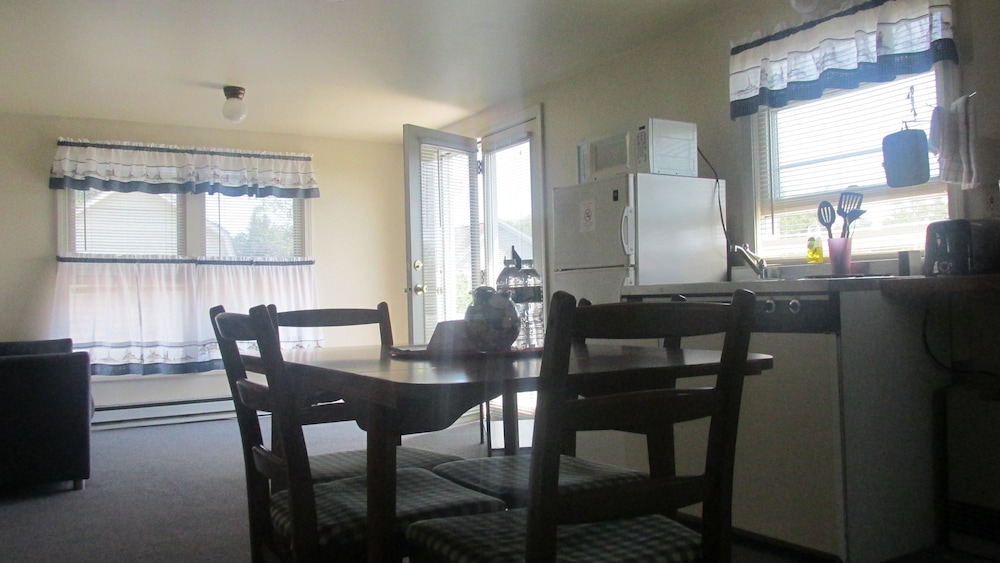 Suite, 2 Bedrooms, Kitchenette photo 2