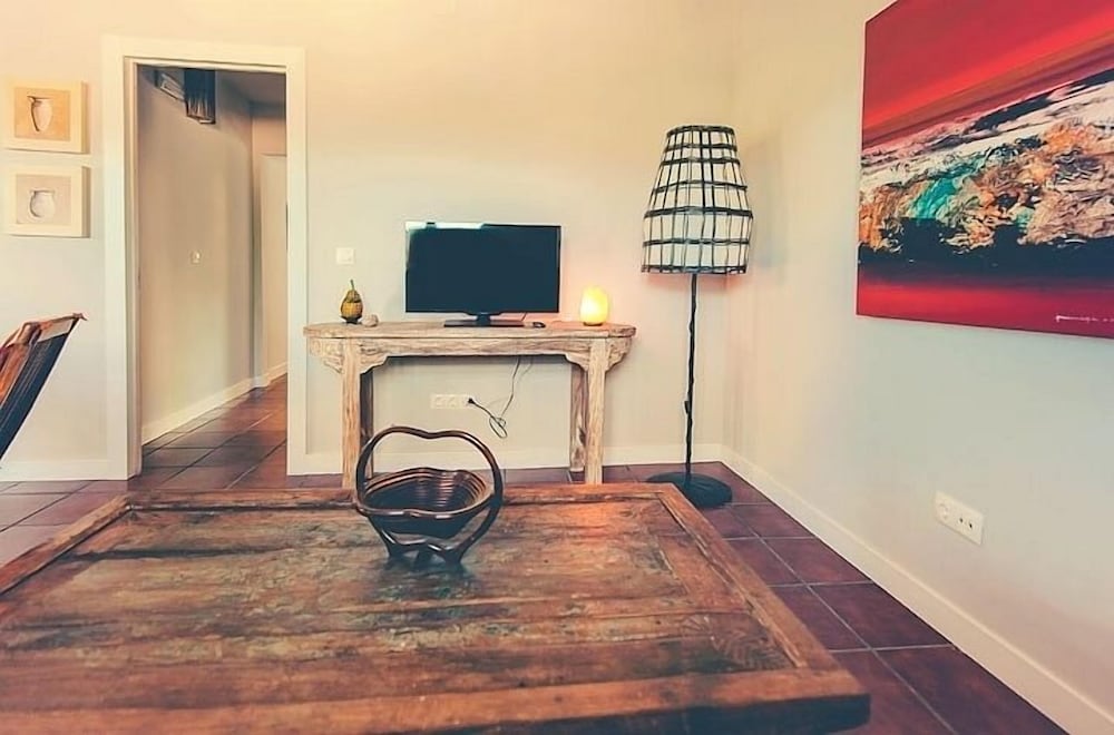 House (Orange) photo 2