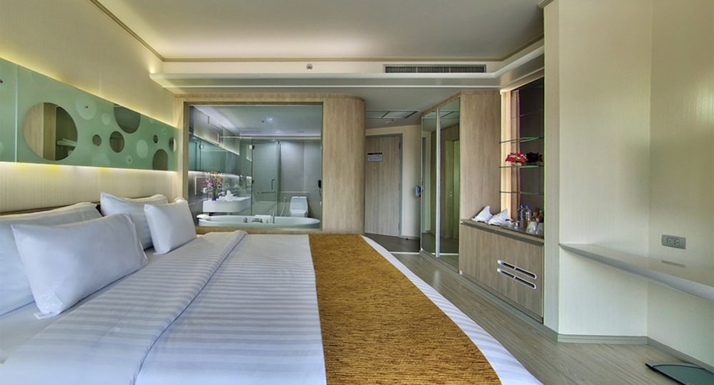 Superior Room (Chic Tower) - Photo 3