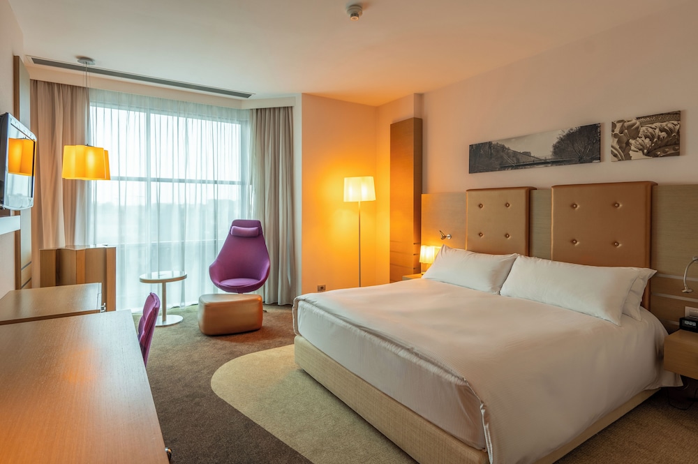 Deluxe Room, 1 King Bed - Photo 1