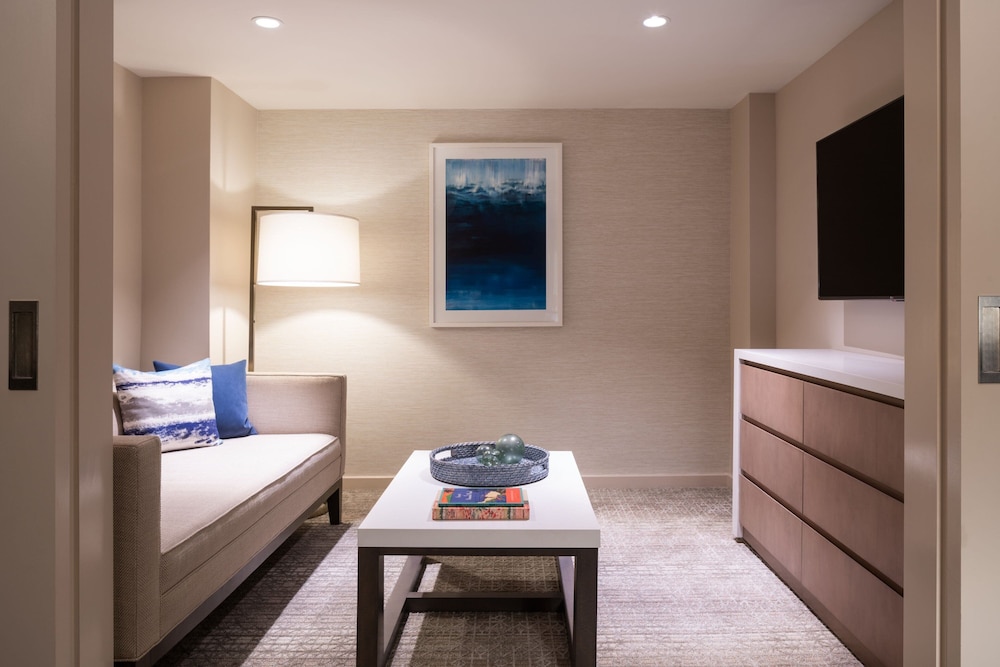 Executive Suite, 1 Bedroom (1 King or 2 Doubles) thumbnail 6
