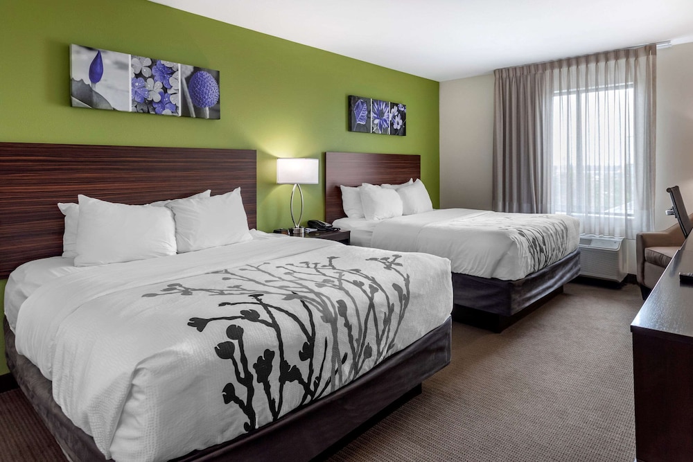Standard Room, 2 Queen Beds, Non Smoking - Photo 1