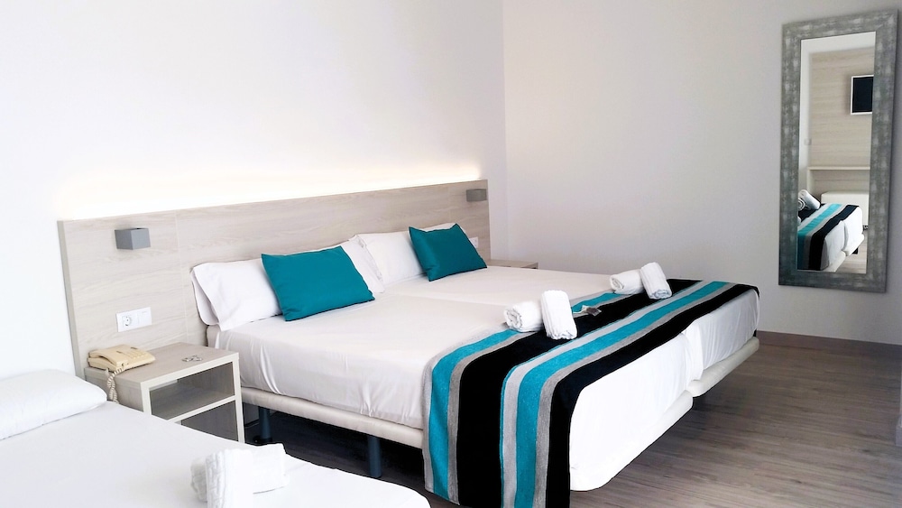 Deluxe Double Room, Balcony, Pool View photo 2