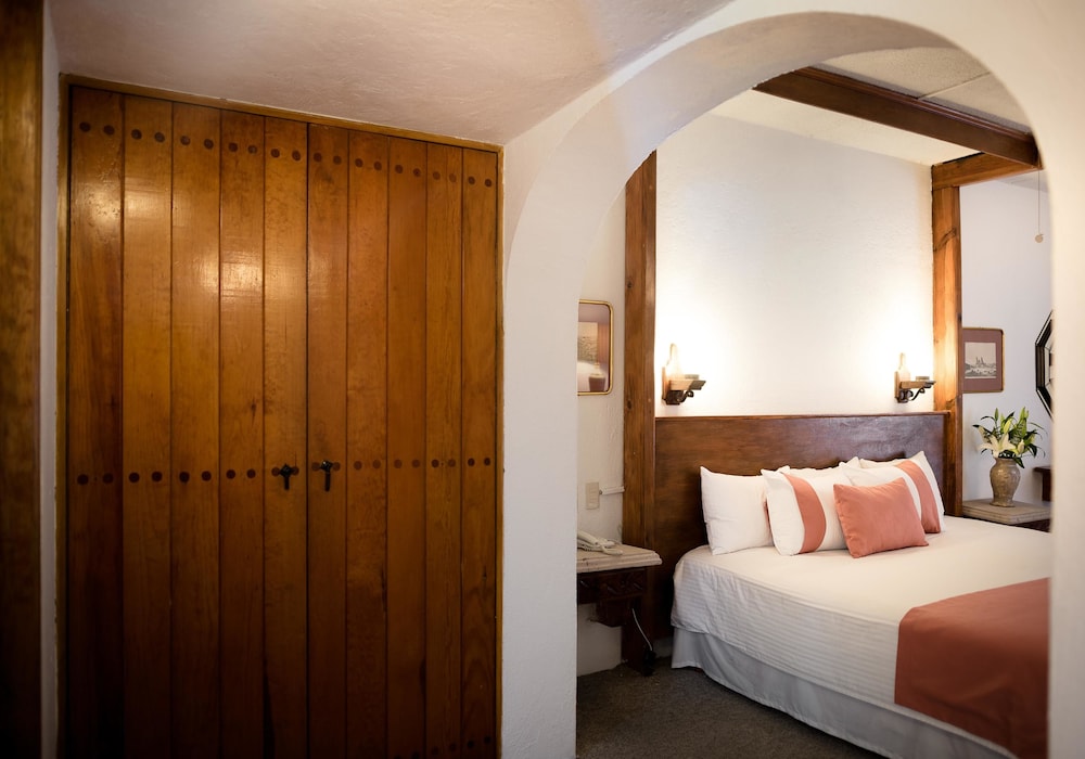 Junior Suite, 1 King Bed - Photo 1