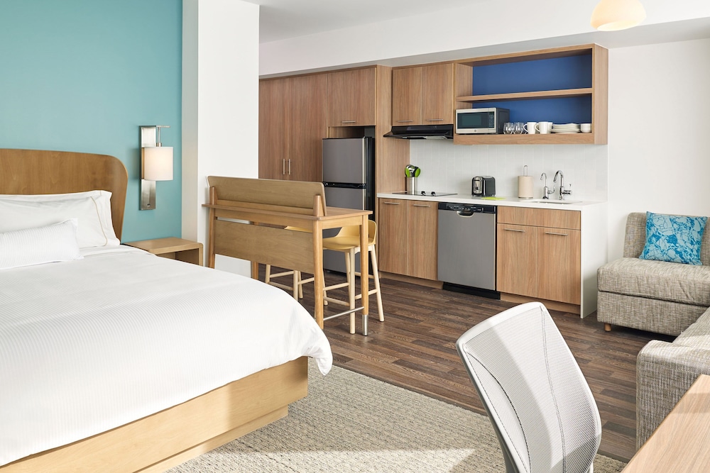 Suite, 1 Bedroom - Photo 2