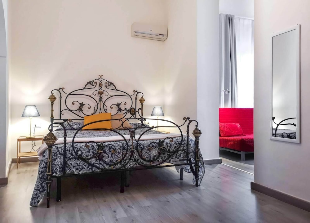 Deluxe Room (3rd floor, stair access only)