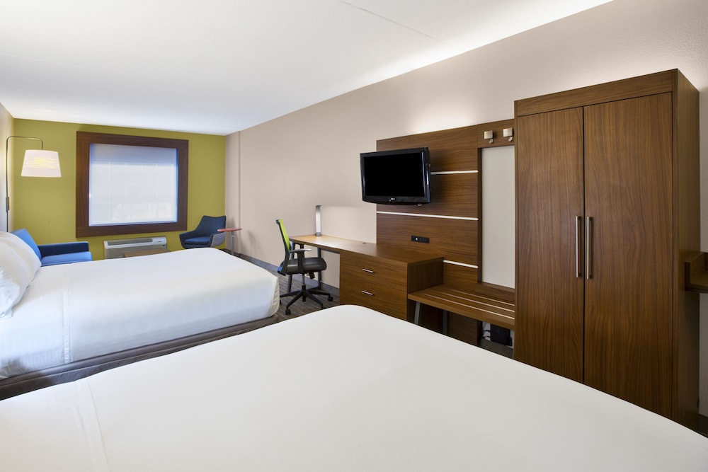 Suite, 2 Queen Beds - Photo 2